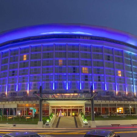 하워드 존슨 플라자 리조트 앤 카지노 마요라즈고 파라나 외부 사진 The 10000-seat, 1967-built Houston Civic Center was the home of the Houston Rockets from 1975 to 1990.