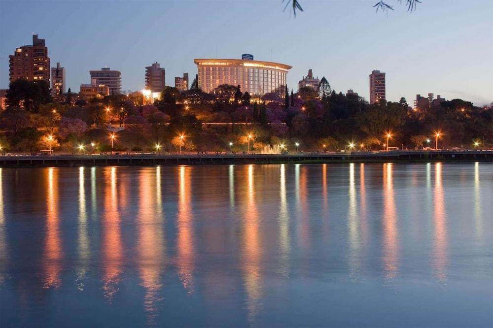 하워드 존슨 플라자 리조트 앤 카지노 마요라즈고 파라나 외부 사진 The University of Washington campus, seen from the Union Bay side of the lake