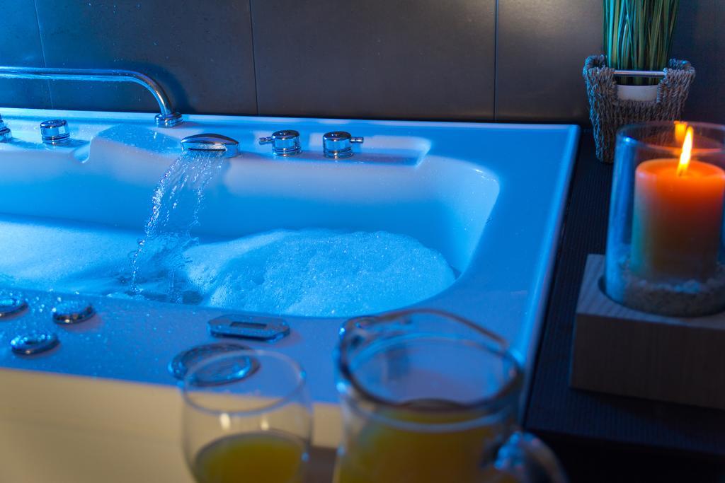 하워드 존슨 플라자 리조트 앤 카지노 마요라즈고 파라나 외부 사진 A whirlpool bath