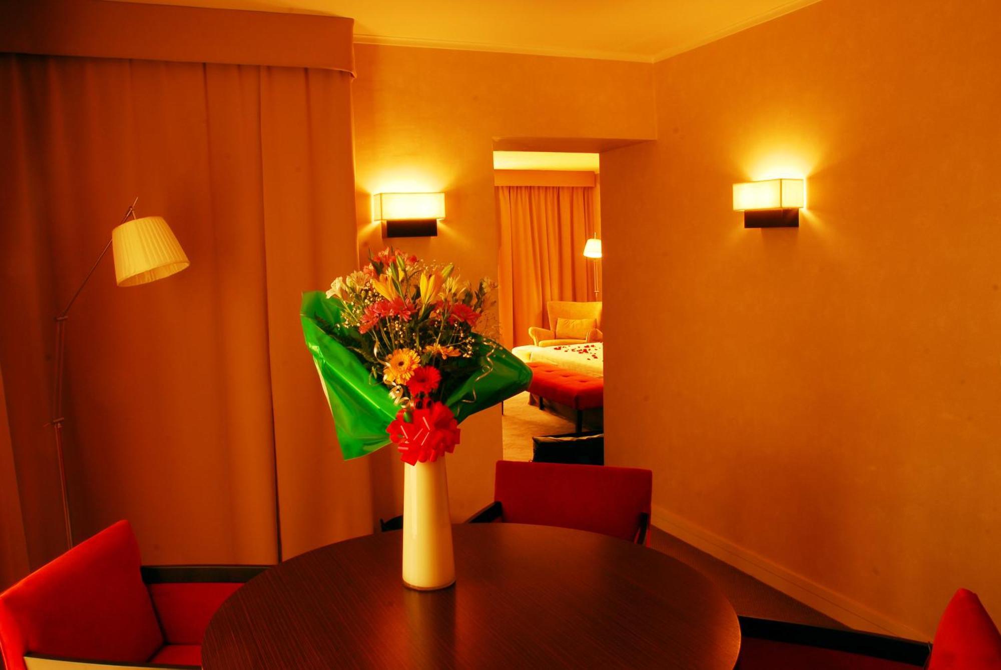 하워드 존슨 플라자 리조트 앤 카지노 마요라즈고 파라나 객실 사진 A suite at the hotel