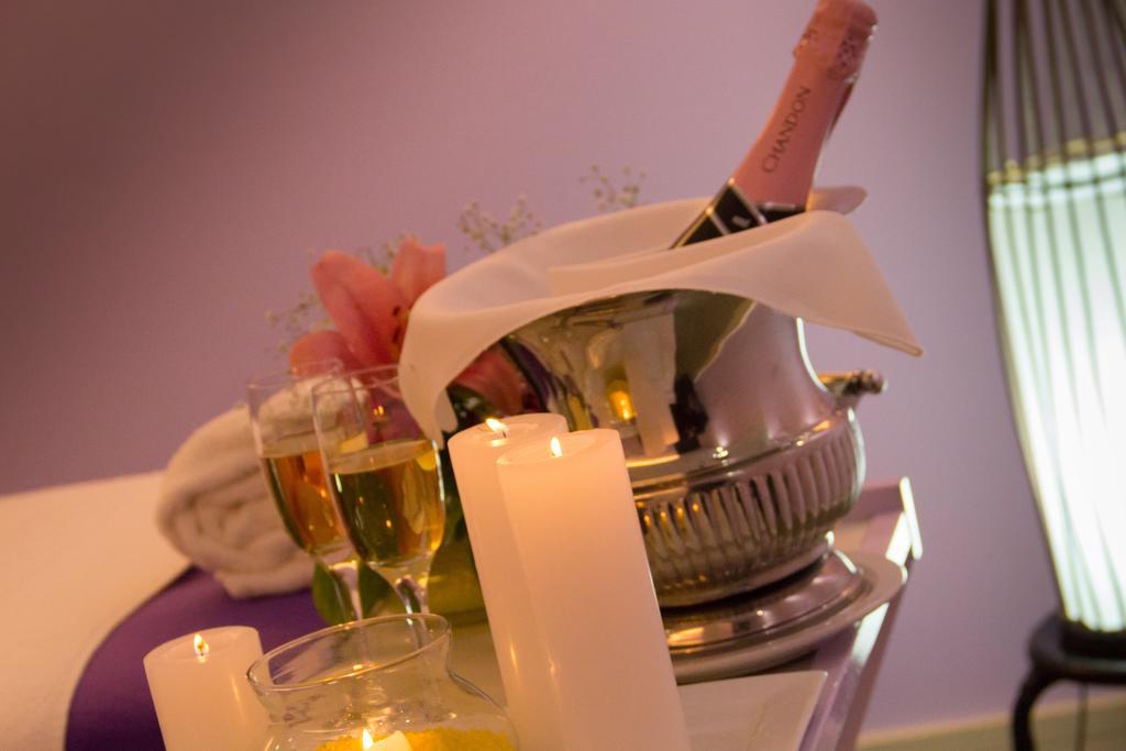 하워드 존슨 플라자 리조트 앤 카지노 마요라즈고 파라나 외부 사진 Champagne in a cooler