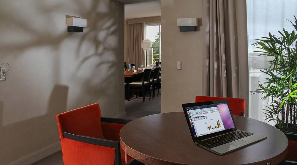 하워드 존슨 플라자 리조트 앤 카지노 마요라즈고 파라나 외부 사진 A typical hotel room