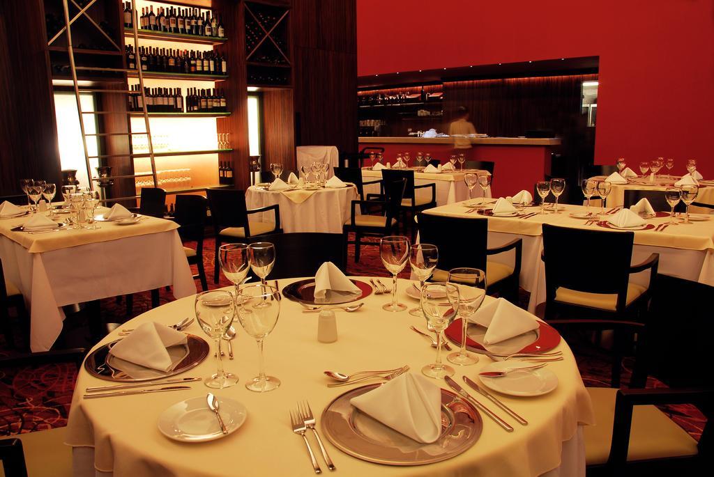 하워드 존슨 플라자 리조트 앤 카지노 마요라즈고 파라나 외부 사진 Restaurant in the hotel