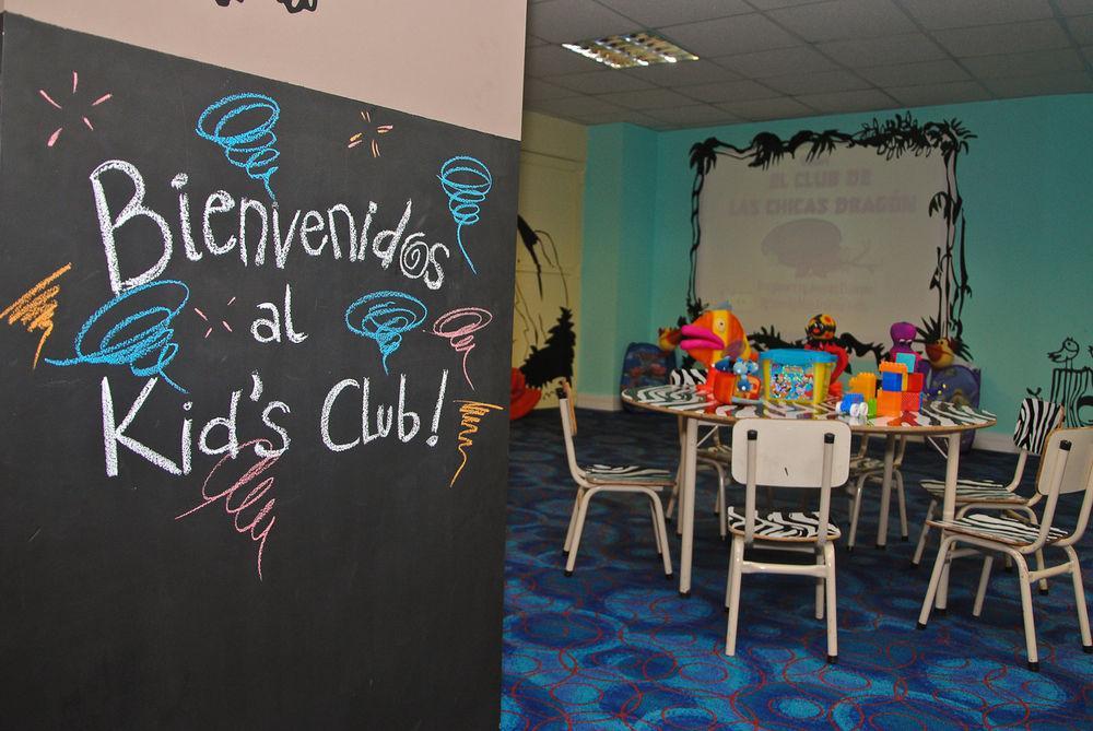 하워드 존슨 플라자 리조트 앤 카지노 마요라즈고 파라나 외부 사진 A children's club at a hotel