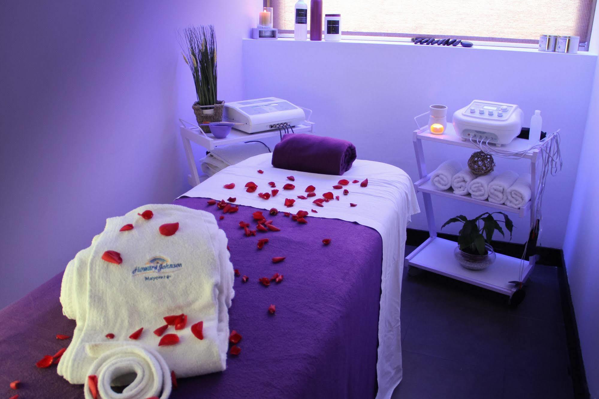 하워드 존슨 플라자 리조트 앤 카지노 마요라즈고 파라나 외부 사진 A treatment room at a spa