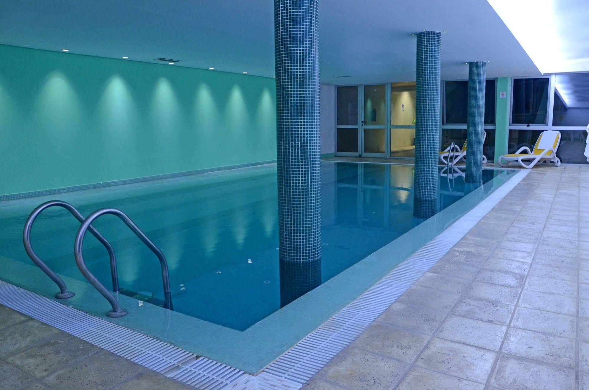 하워드 존슨 플라자 리조트 앤 카지노 마요라즈고 파라나 외부 사진 Swimming pool