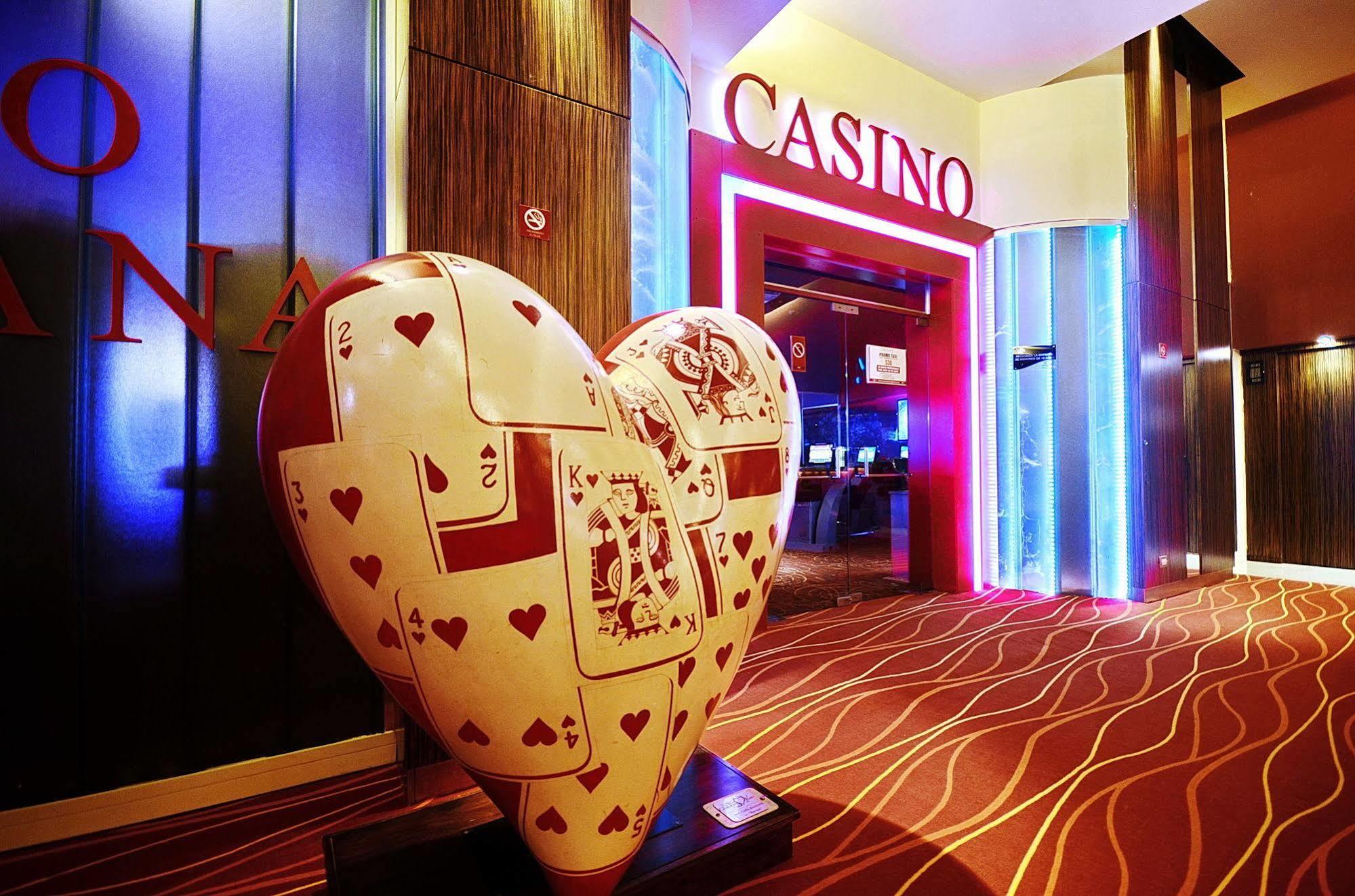 하워드 존슨 플라자 리조트 앤 카지노 마요라즈고 파라나 외부 사진 Casino